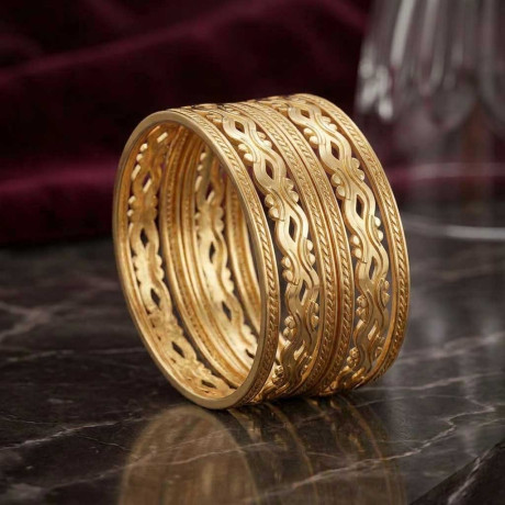 Lehridar Gold Bangle